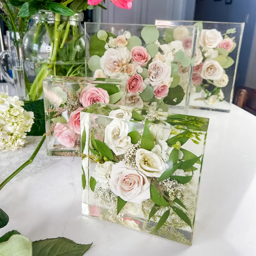 Resin tablet keepsakes featuring soft pink and white roses